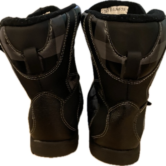 Air walk boys size 10 winter boots. - Picture 3 of 6